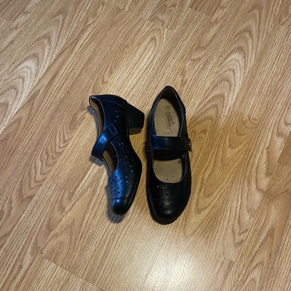 CLASSY Black Lady Comfort Kitten Heels - Size 38